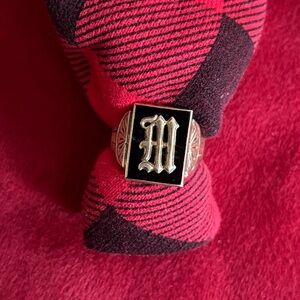 *M 10K yellow gold ring